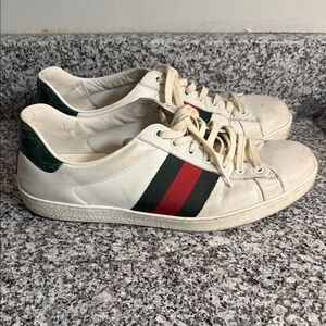 Gucci White Leather Low-Top Sneakers with Green and Red Web Stripe